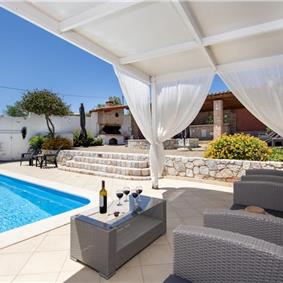 4 bedroom villa with pool close to beach on Akrotiri peninsula, sleeps 8